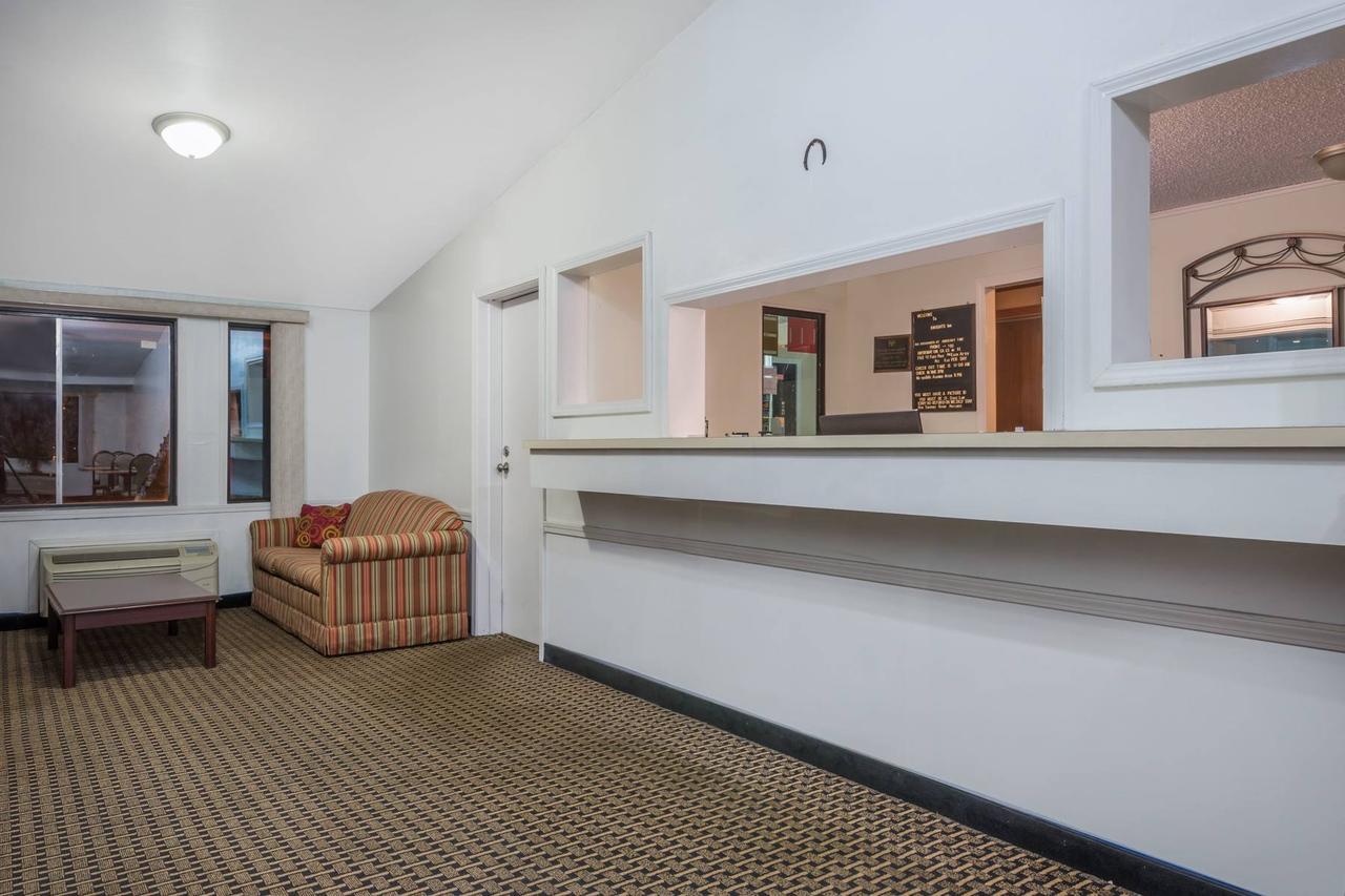 Knights Inn Columbus/Franklinton エクステリア 写真