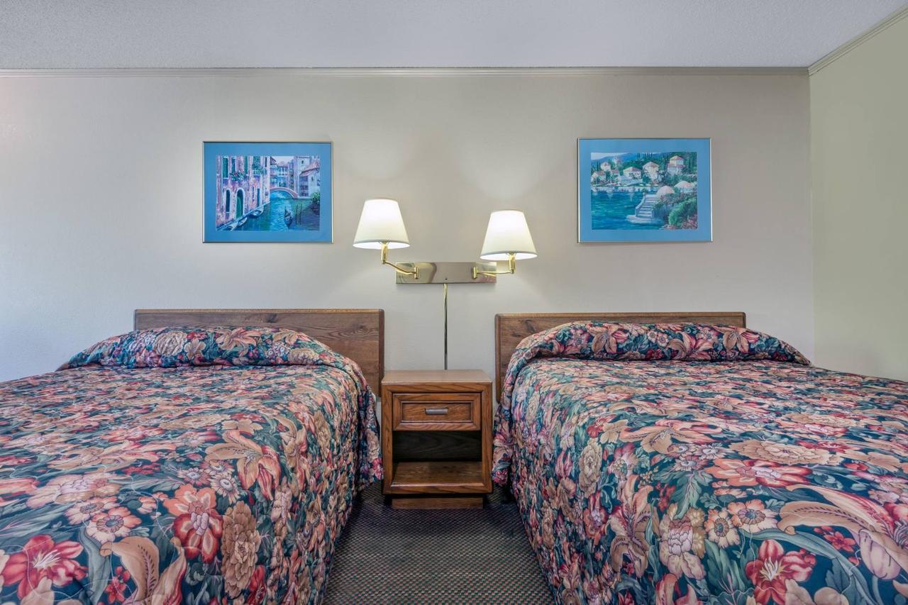 Knights Inn Columbus/Franklinton エクステリア 写真